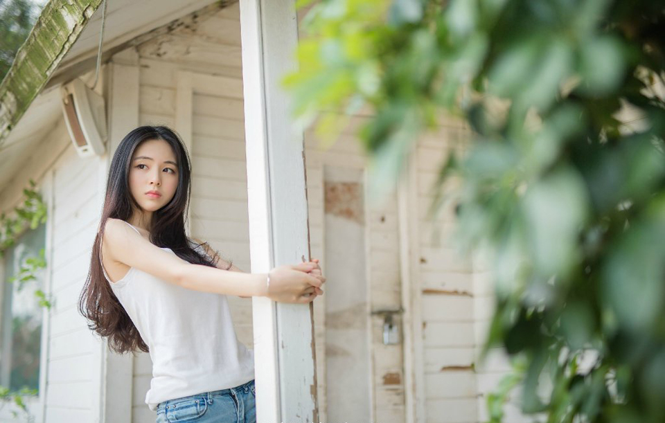 “子度来了？”刘璋苦涩一笑，目光突然一动，看向孟达道：“当初吕布在冀州推广均田，致使万民争相拥护，如今我于益州推广均田，虽恶世家，然惠及百姓，孟达速去张贴榜文，言国难当头，邀万民守城！”